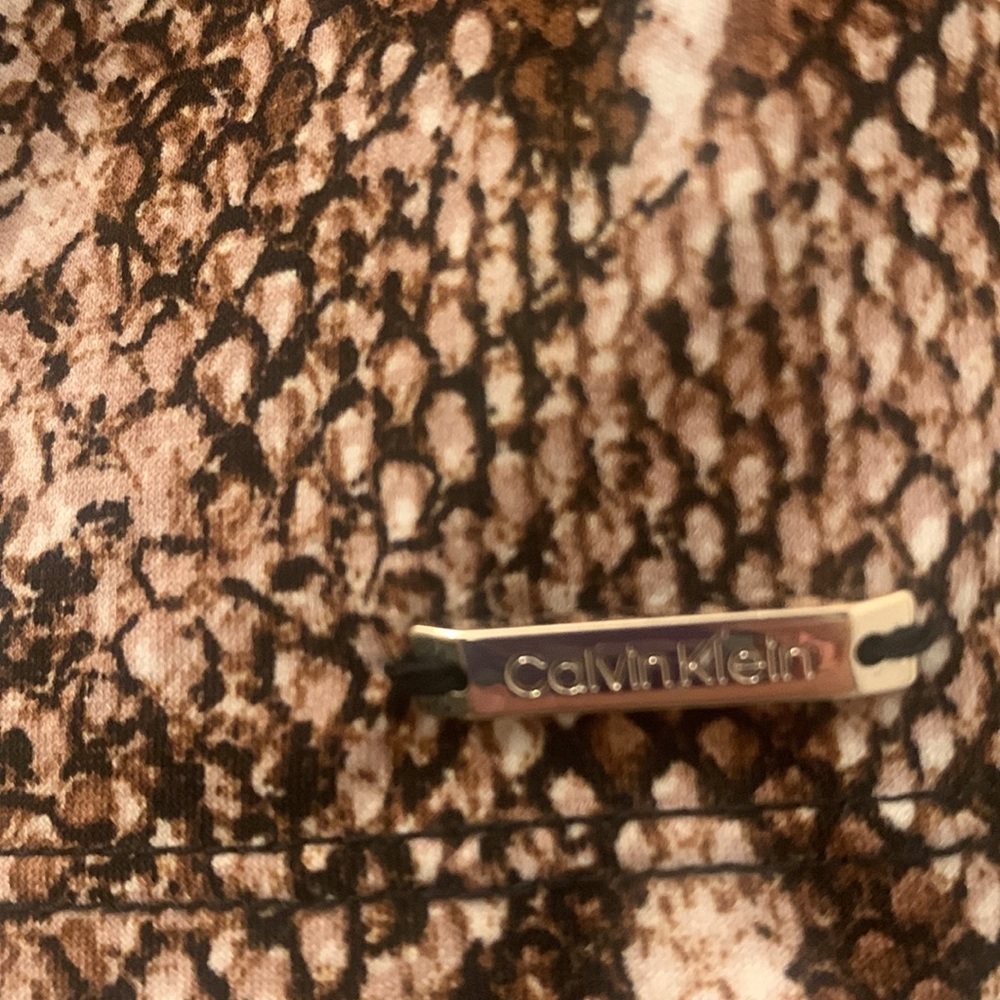 CALVIN KLEIN SNAKE PRINT PLEATED TANK BLOUSE medium - Picture 6 of 12